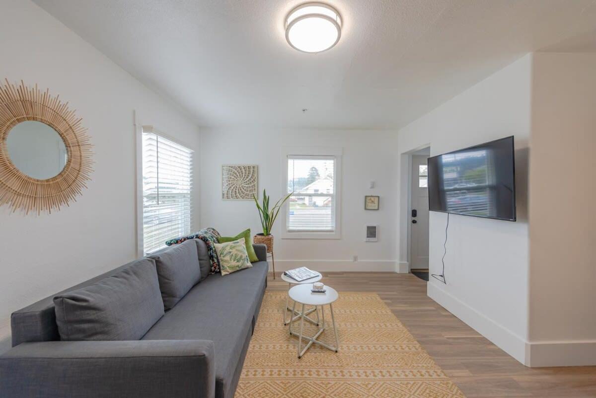 #Stayinmydistrict Coos Bay Cypress Cottage Εξωτερικό φωτογραφία